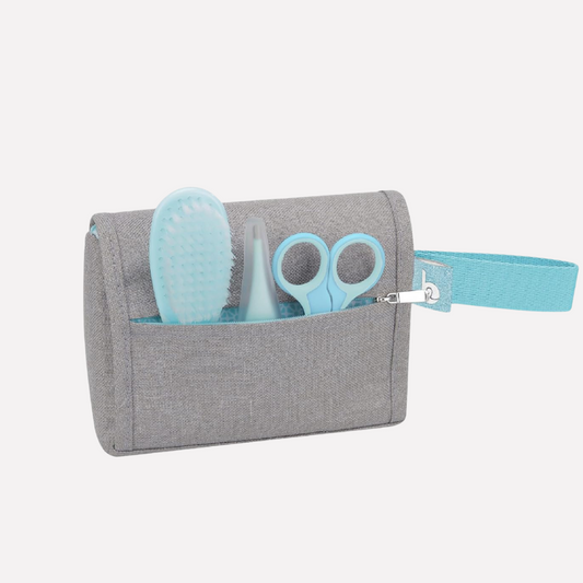 Trousse de Soin Bébé Nomade grise avec brosse, ciseaux et aspirateur nasal à l'intérieur